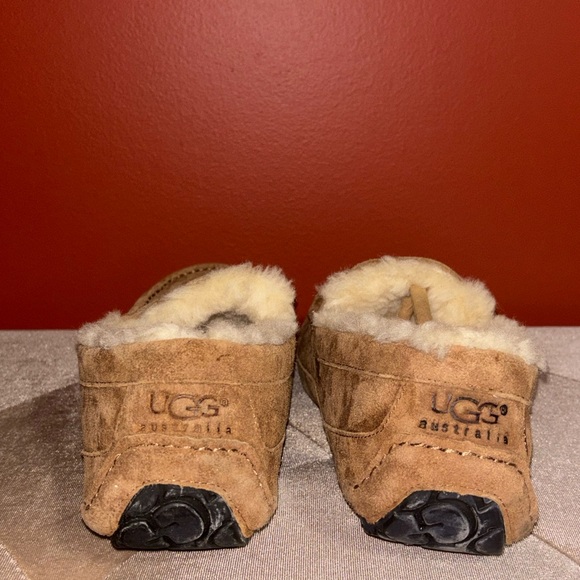 UGG Men’s Ascot Lodge Chestnut Suede Slippers Size US 10 with Box